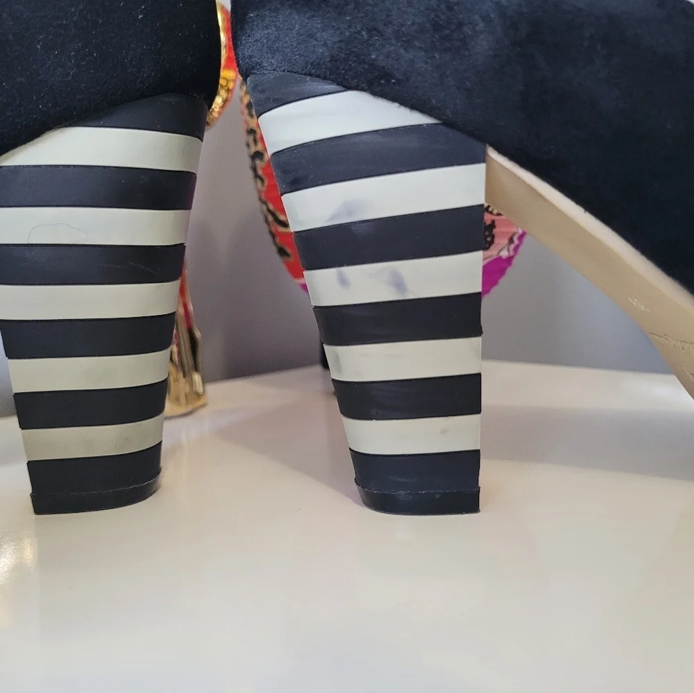 Lola Ramona Elsie Pumps, GUC, Size 39